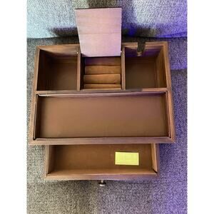 Woodbury Wood Men’s Jewelry Valet Box with Charging Station NIB